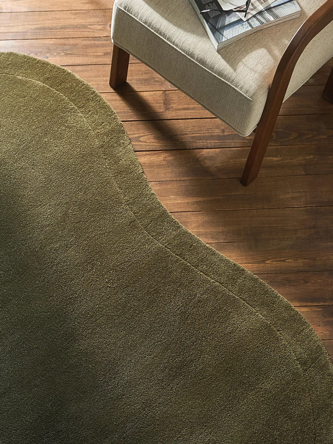 Westwing Collection Alfombra artesanal de lana con forma orgánica Kadey