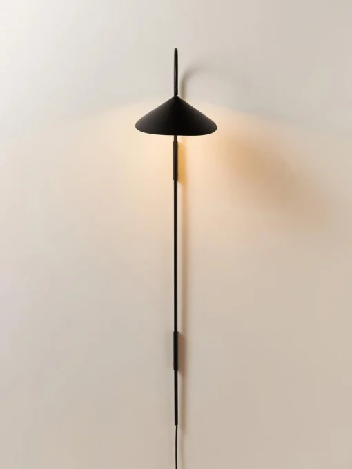 Ferm Living Aplique grande ajustable con enchufe Arum