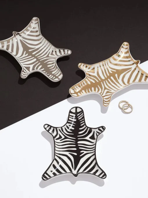 Jonathan Adler Bol decorativo de porcelana con oro Zebra