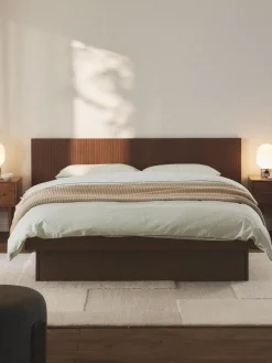 Westwing Collection Cama de madera con cajones y cabecero Sato^ Estructuras De Cama