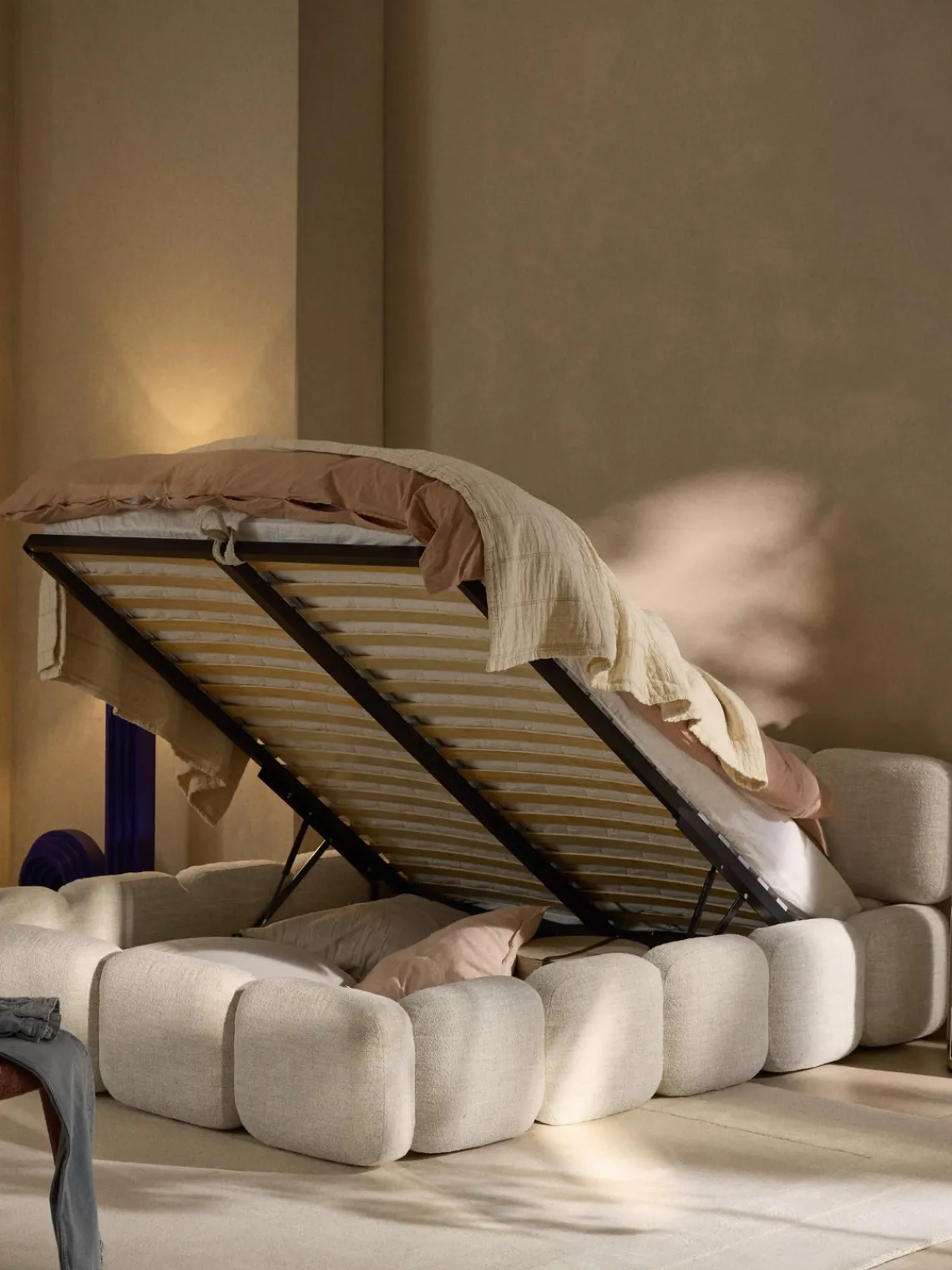 Westwing Collection Cama tapizada en tejido bouclé con espacio de almacenamiento Tayla