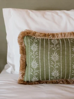 Palais Cojín artesanal con flecos Mako