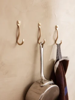 Ferm Living Colgador de latón artesanal Curvature, 3 uds.