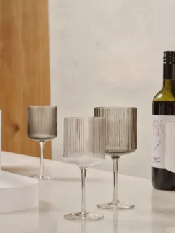 Ferm Living Copas de vino tinto sopladas con relieve Ripple, 2 uds.