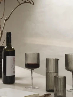 Ferm Living Copas de vino tinto sopladas con relieve Ripple, 2 uds.