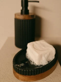 Andrea House Dosificador de jabón con adorno de madera Laura