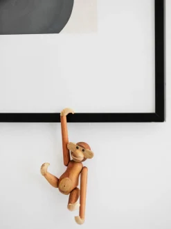 KAY BOJESEN Figura decorativa de madera de teca artesanal Monkey, 10 cm^ Jarrones|Figuras Decorativas