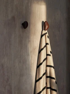 Ferm Living Ganchos de pared de madera de fresno Cairn, 2 uds.