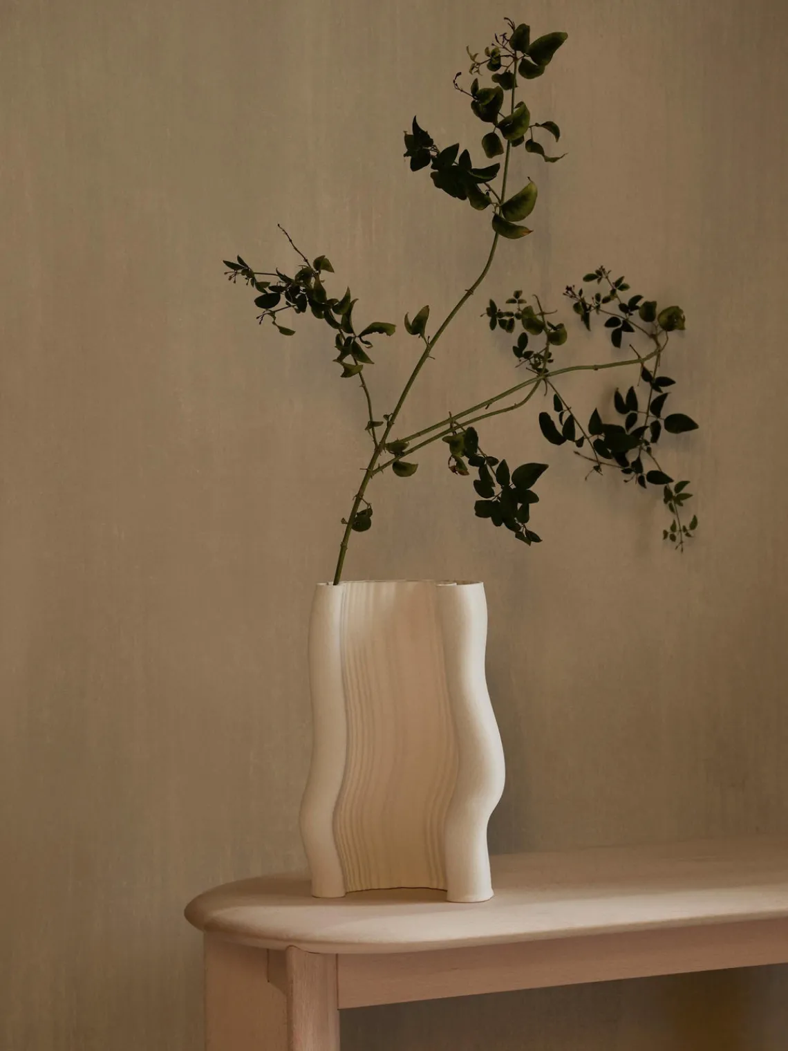 Ferm Living Jarrón de gres Moire, 30 cm^ Jarrones|Jarrones