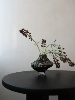 Hein Studio Jarrón de vidrio soplado Canyon, 23 cm