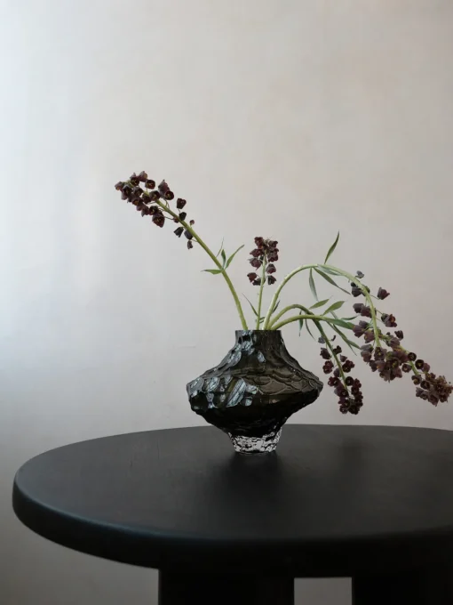 Hein Studio Jarrón de vidrio soplado Canyon, 23 cm