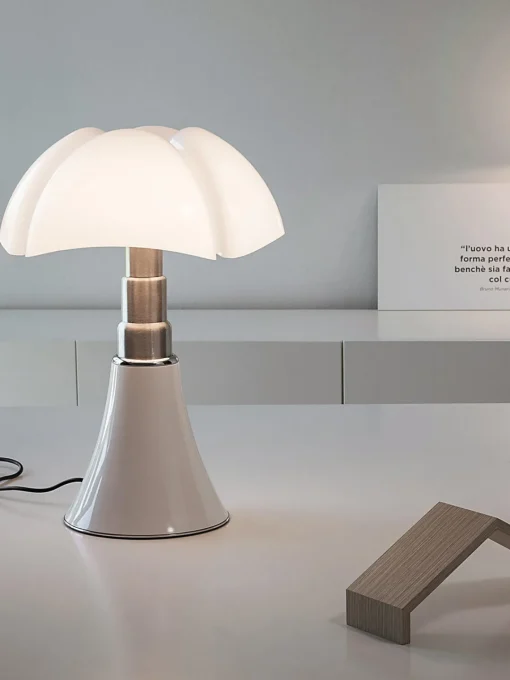 Martinelli Luce Lámpara de mesa grande LED regulable Pipistrello, altura ajustable