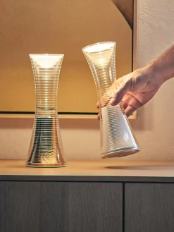 Artemide Lámpara de mesa LED pequeña regulable Come Together