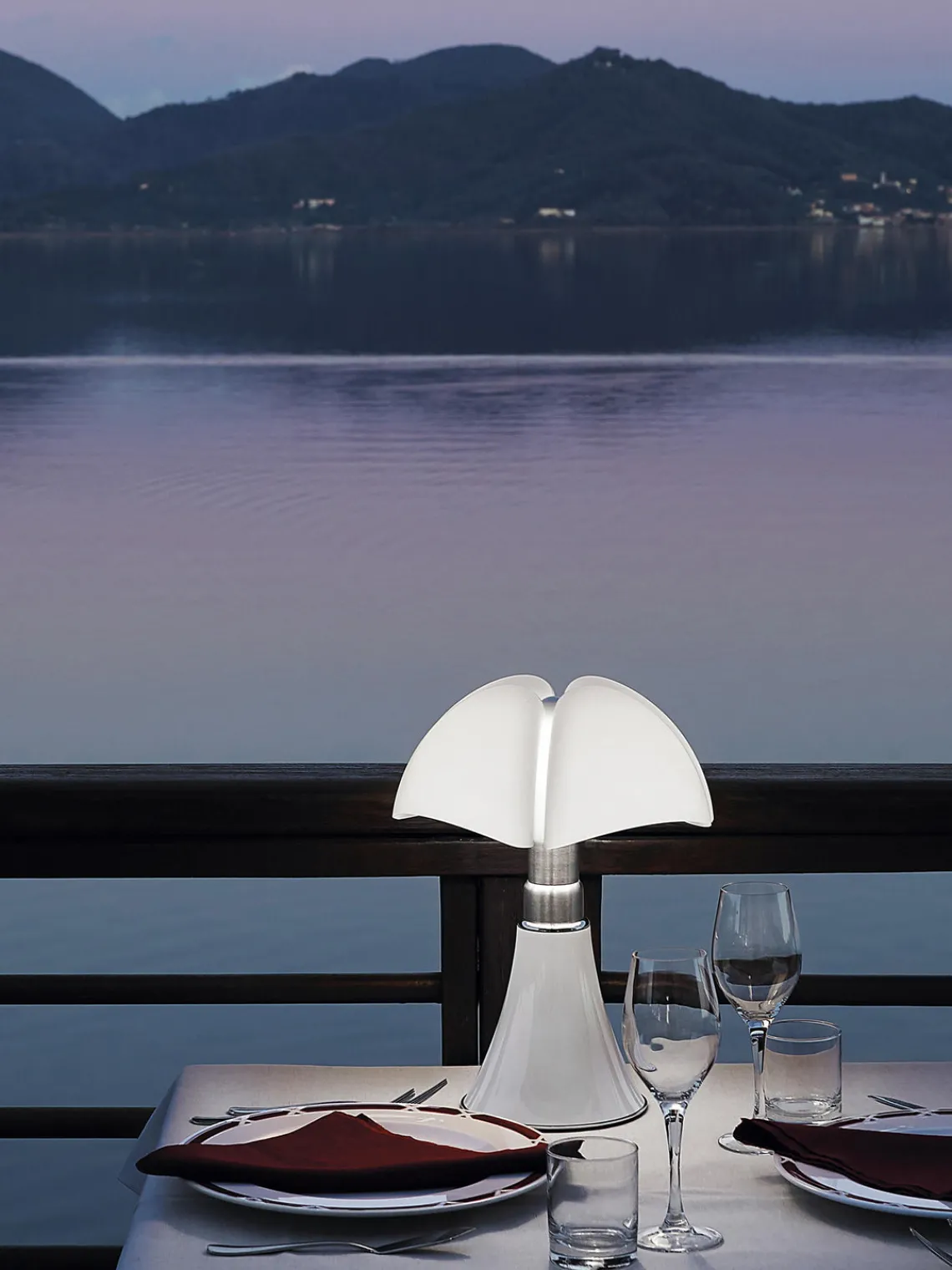 Martinelli Luce Lámpara de mesa LED regulable Pipistrello, portátil