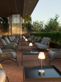 NewGarden Lámpara de mesa para exterior LED regulable táctil Lola, portátil