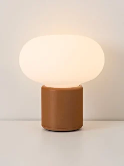 New Works Lámpara de mesa pequeña regulable Karl-Johan, portátil