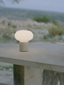 New Works Lámpara de mesa pequeña regulable Karl-Johan, portátil^ Lámparas De Mesa|Lámparas De Techo