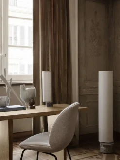 GUBI Lámpara de pie LED regulable con base de mármol Unbound, tamaños diferentes^ Lámparas De Pie|Lámparas De Techo