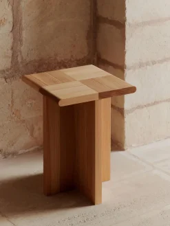 Ferm Living Mesa auxiliar de madera de abeto Sala^ Mesas Auxiliares