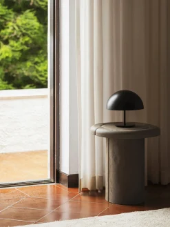 Mater Mesa auxiliar redonda Alder^ Mesas Auxiliares