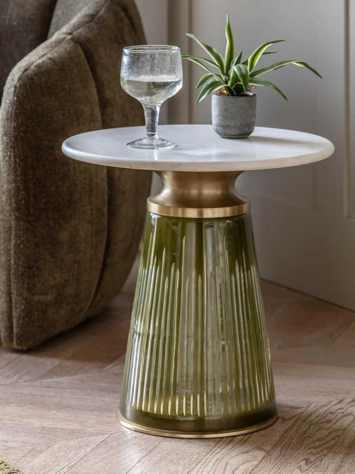 Mesa auxiliar redonda de vidrio soplado con tablero de mármol Turin