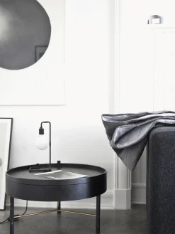 Audo Copenhagen Mesa de centro con espacio de almacenamiento Turning Table