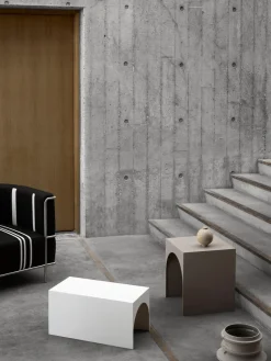 Kristina Dam Mesa de centro de metal Arch