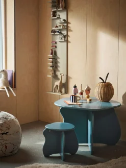 Niños Ferm Living Kids Mesa infantil de madera en forma orgánica Slope