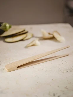 Zone Denmark Pinzas de madera de haya Singles^ Utensilios De Cocina