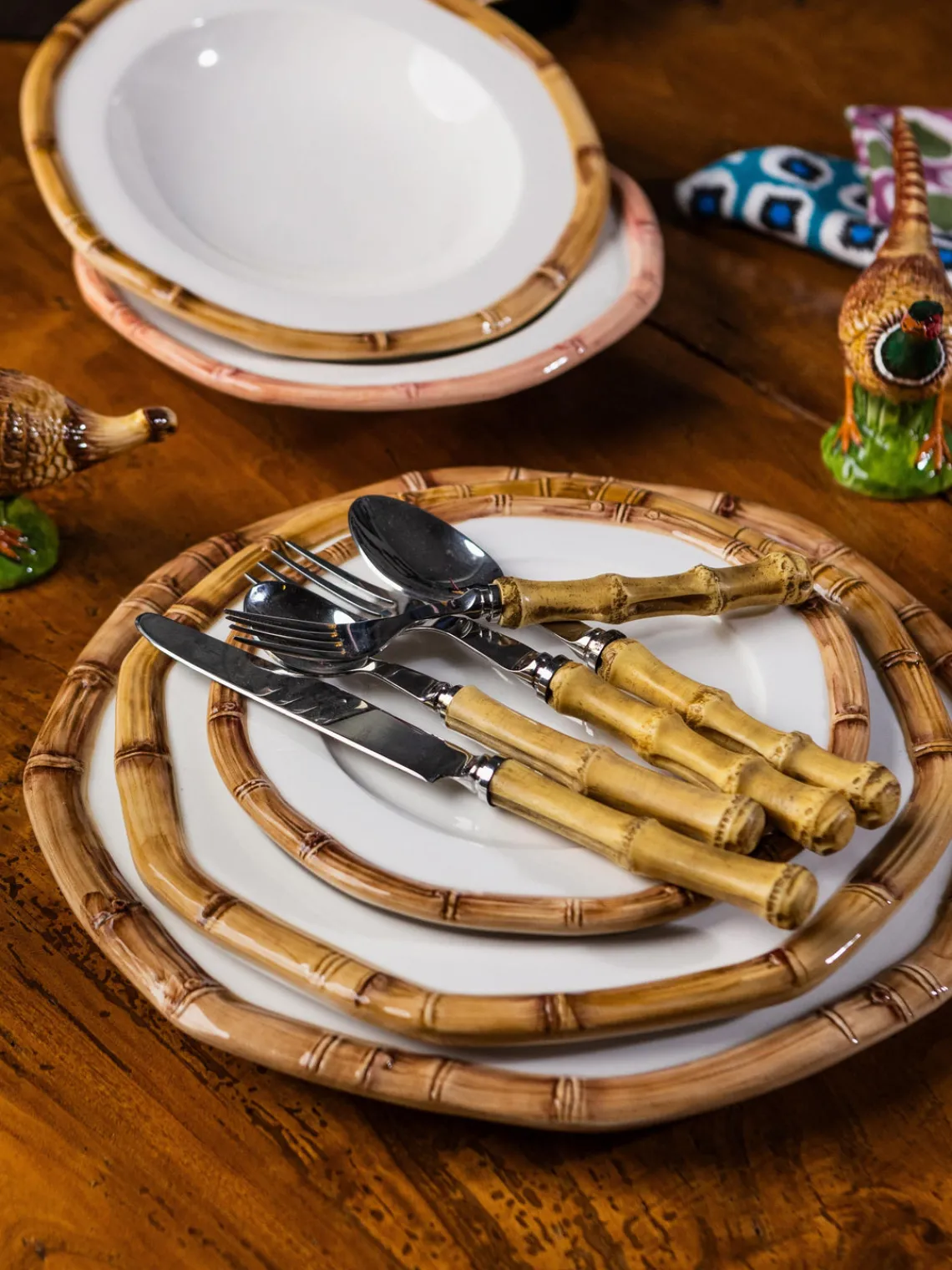 Les Ottomans Plato llano pintado a mano Bamboo