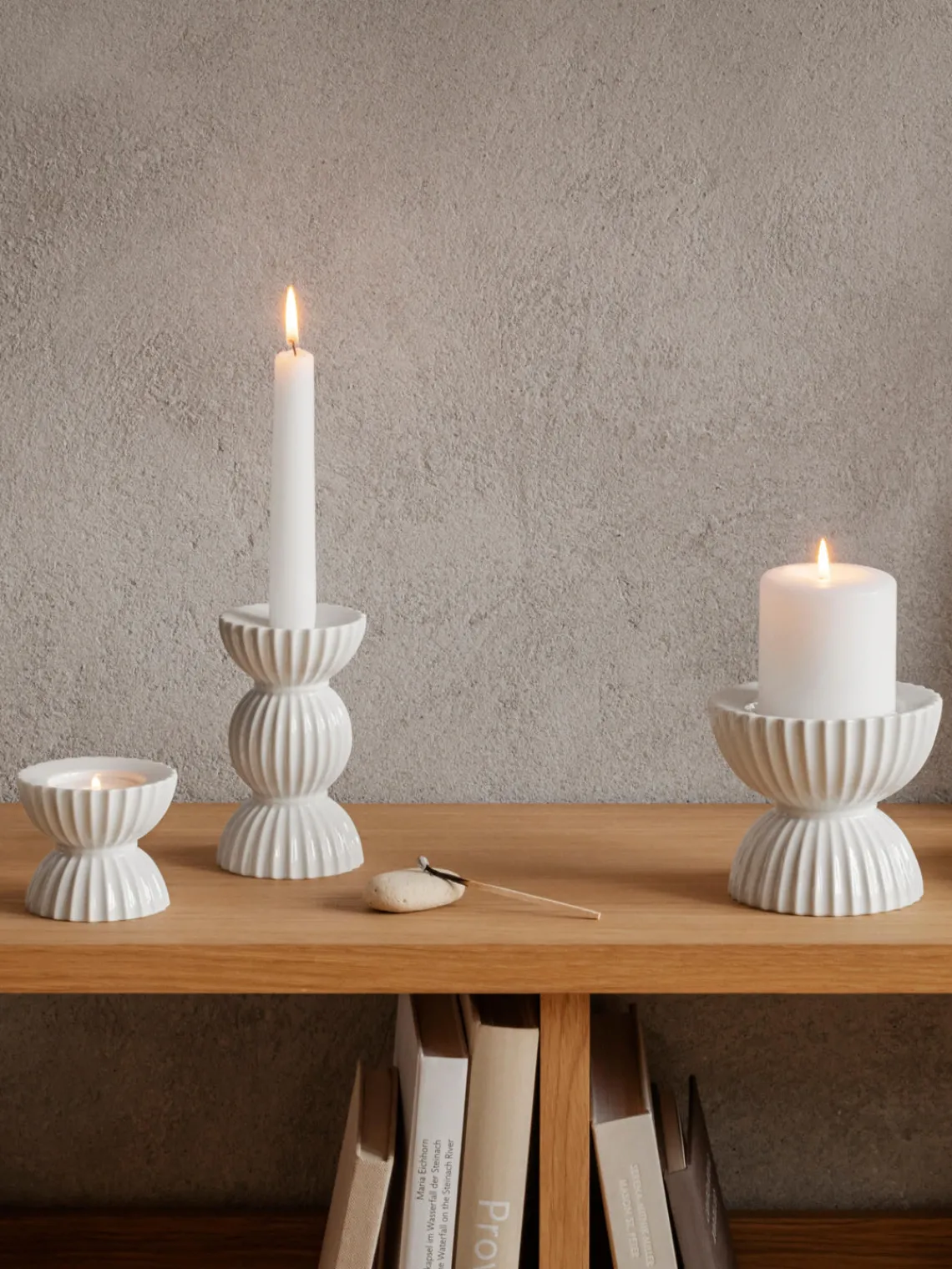 Lyngby Porcelaen Portavelas de porcelana con relieves Tura