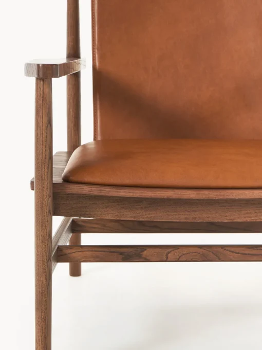 Westwing Collection Silla con reposabrazos de madera de fresno y asiento de cuero Hayo