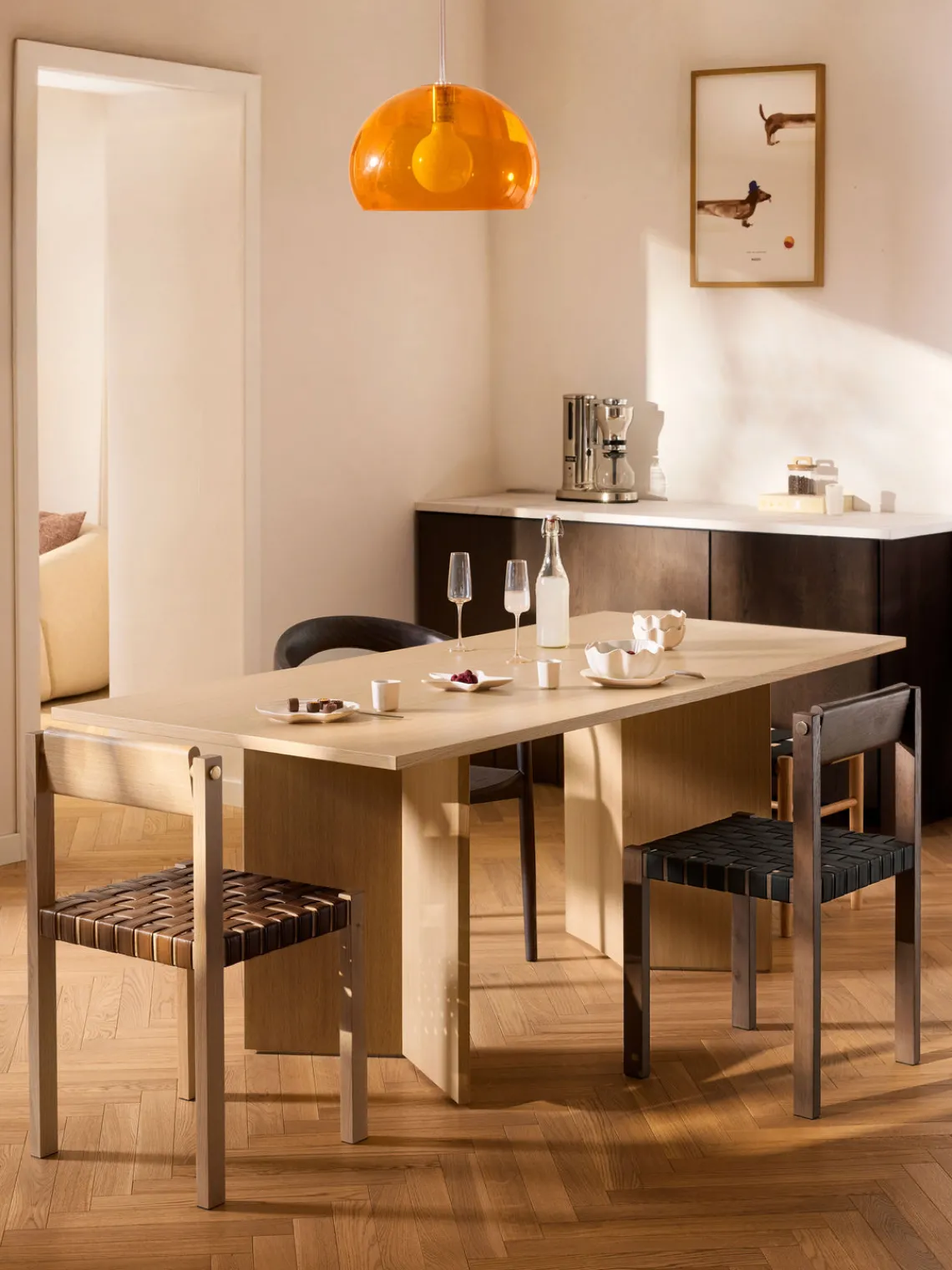 Westwing Collection Silla de madera con asiento de cuero Liza