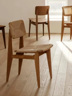 GUBI Silla de madera de nogal con asiento trenzado C-Chair