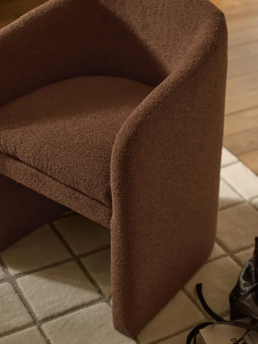 Westwing Collection Sillón con reposabrazos en tejido bouclé Mairo