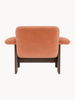 Audo Copenhagen Sillón de terciopelo y madera de roble Brasilia