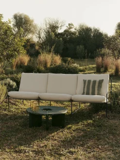 Ferm Living Sofá de jardín en tejido bouclé Desert (3 plazas)