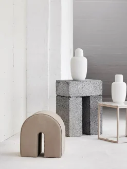 Kristina Dam Taburete tapizado en piel de nobuck Curved