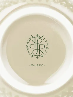 Lyngby Porcelaen Tetera de porcelana con relieves Rhombe, 1,9 L