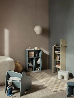 Niños Ferm Living Kids Tumbona infantil de madera inclinada con estante Slope