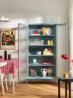 Mustard Made Vitrina de metal con cristal acanalado The Collector^ Vitrinas|Vitrinas