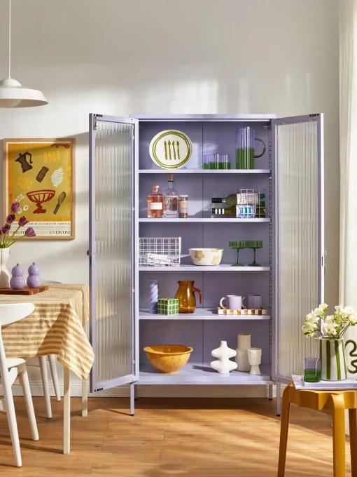 Mustard Made Vitrina de metal con cristal acanalado The Collector