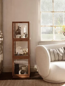 Ferm Living Vitrina de roble Miru