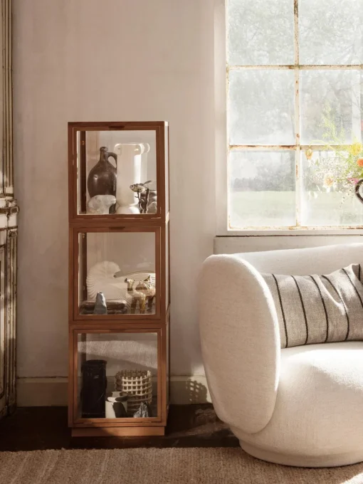 Ferm Living Vitrina de roble Miru